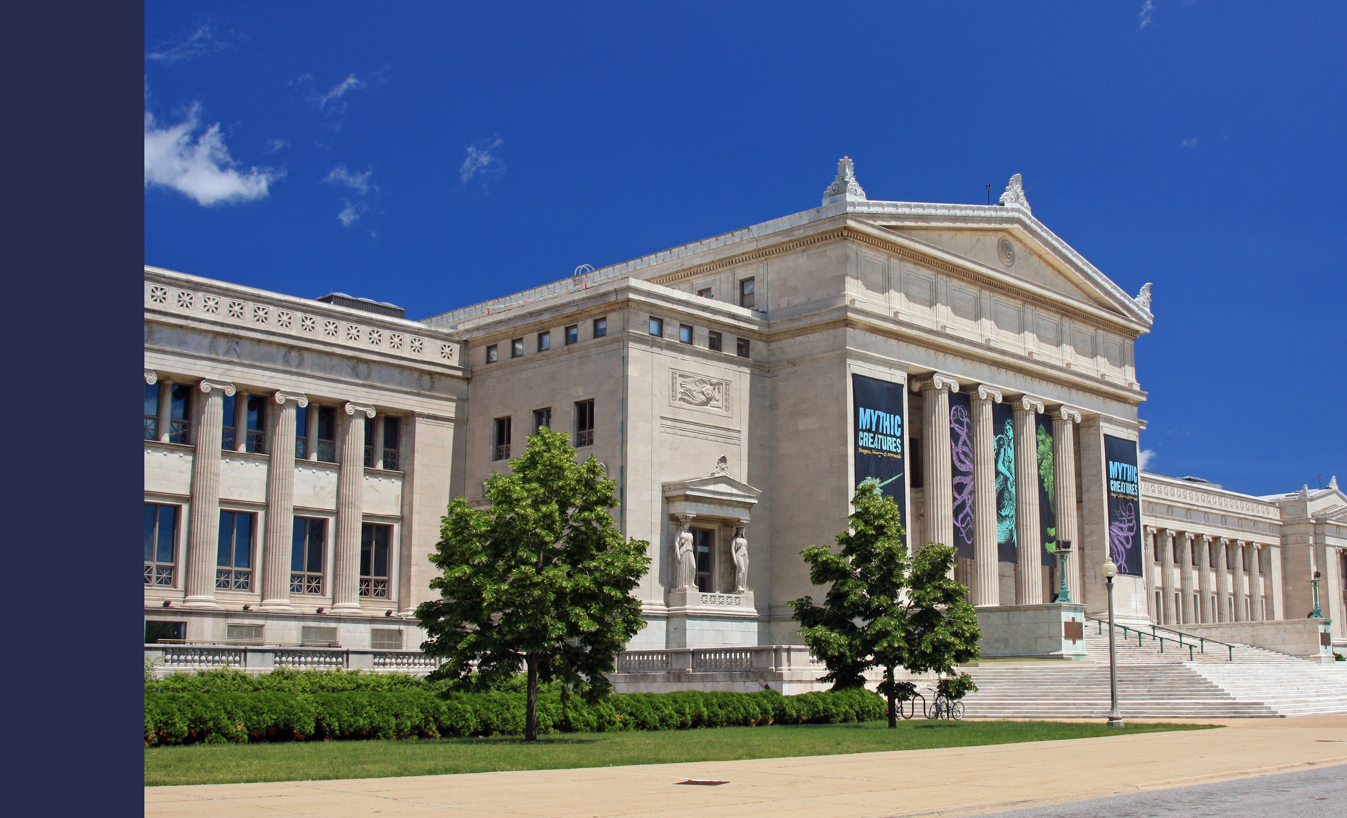 The Field Museum in Chicago with brilliant blue sky