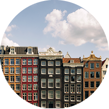 The famous Damrak canal houses